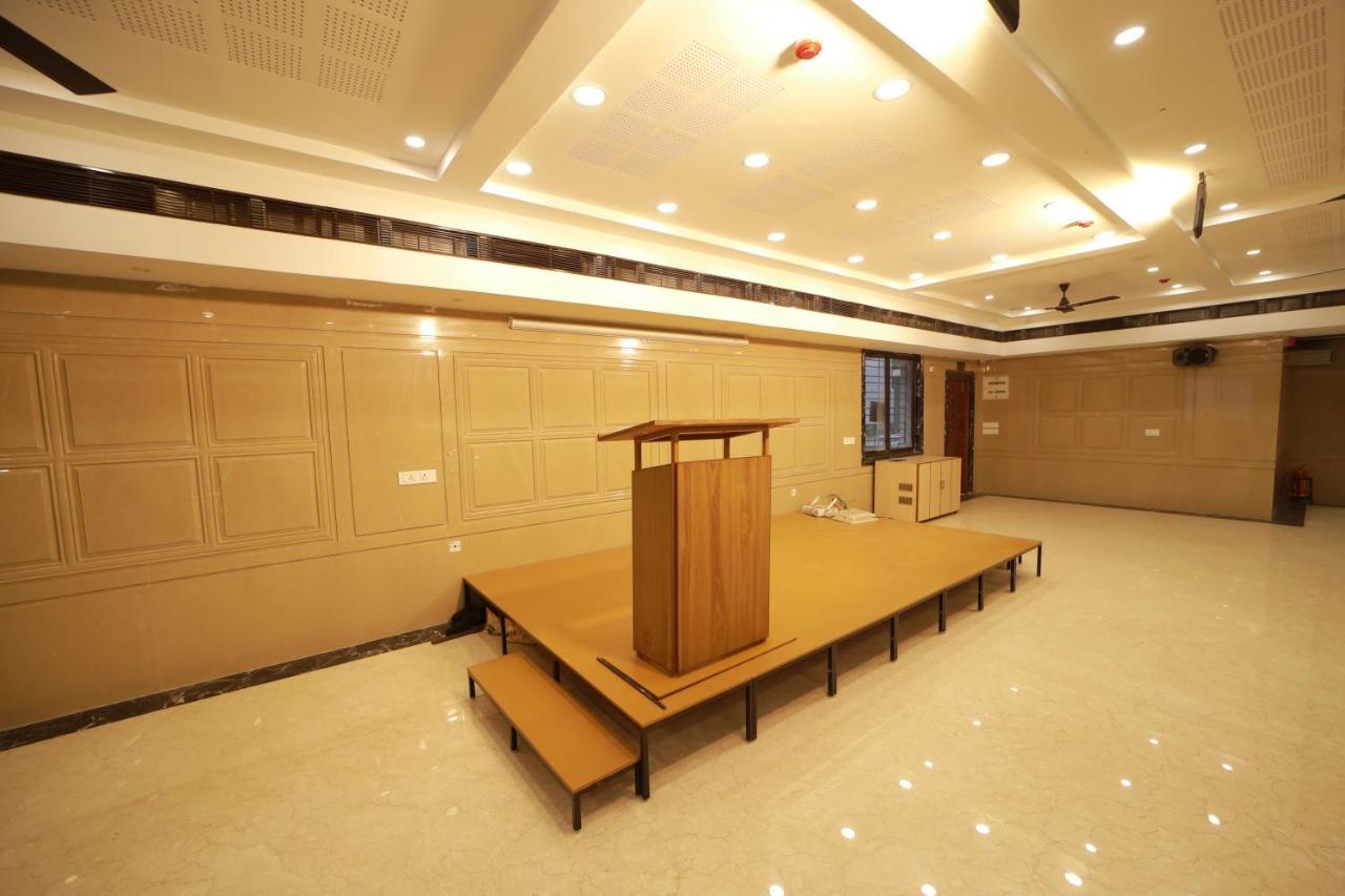 Majestic Hotel Madurai Bagian luar foto