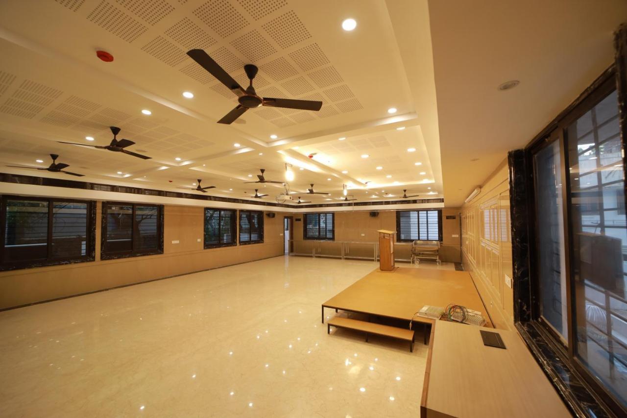Majestic Hotel Madurai Bagian luar foto