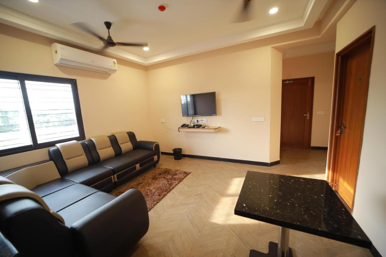 Majestic Hotel Madurai Bagian luar foto