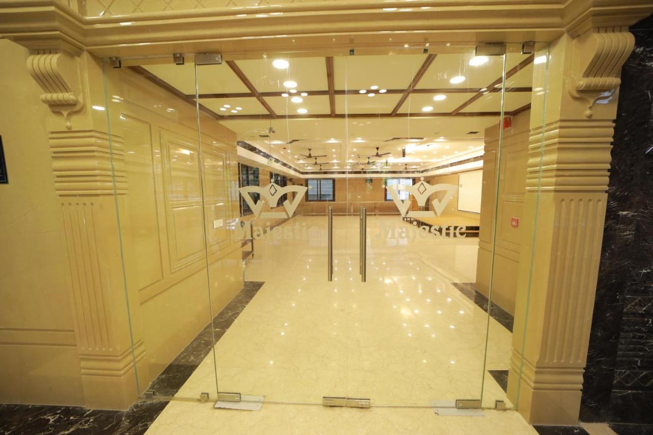 Majestic Hotel Madurai Bagian luar foto