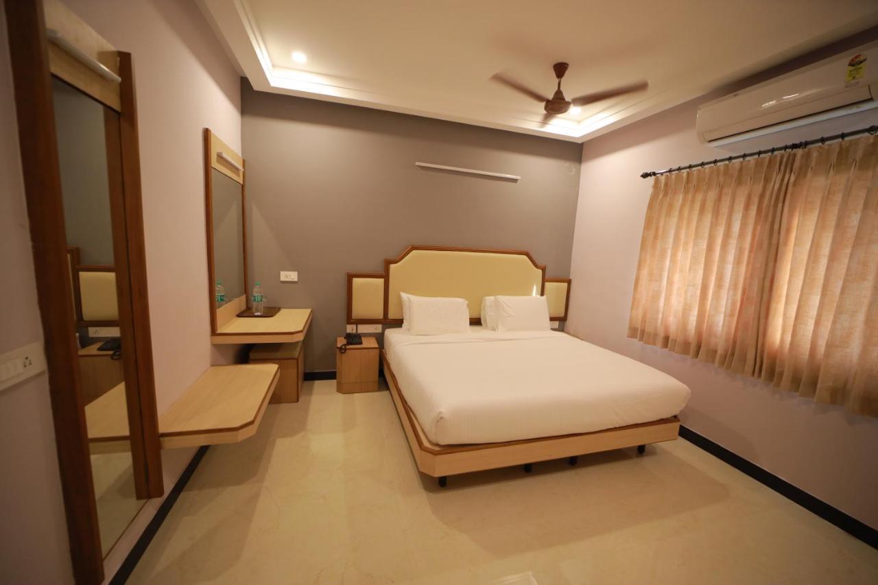 Majestic Hotel Madurai Bagian luar foto