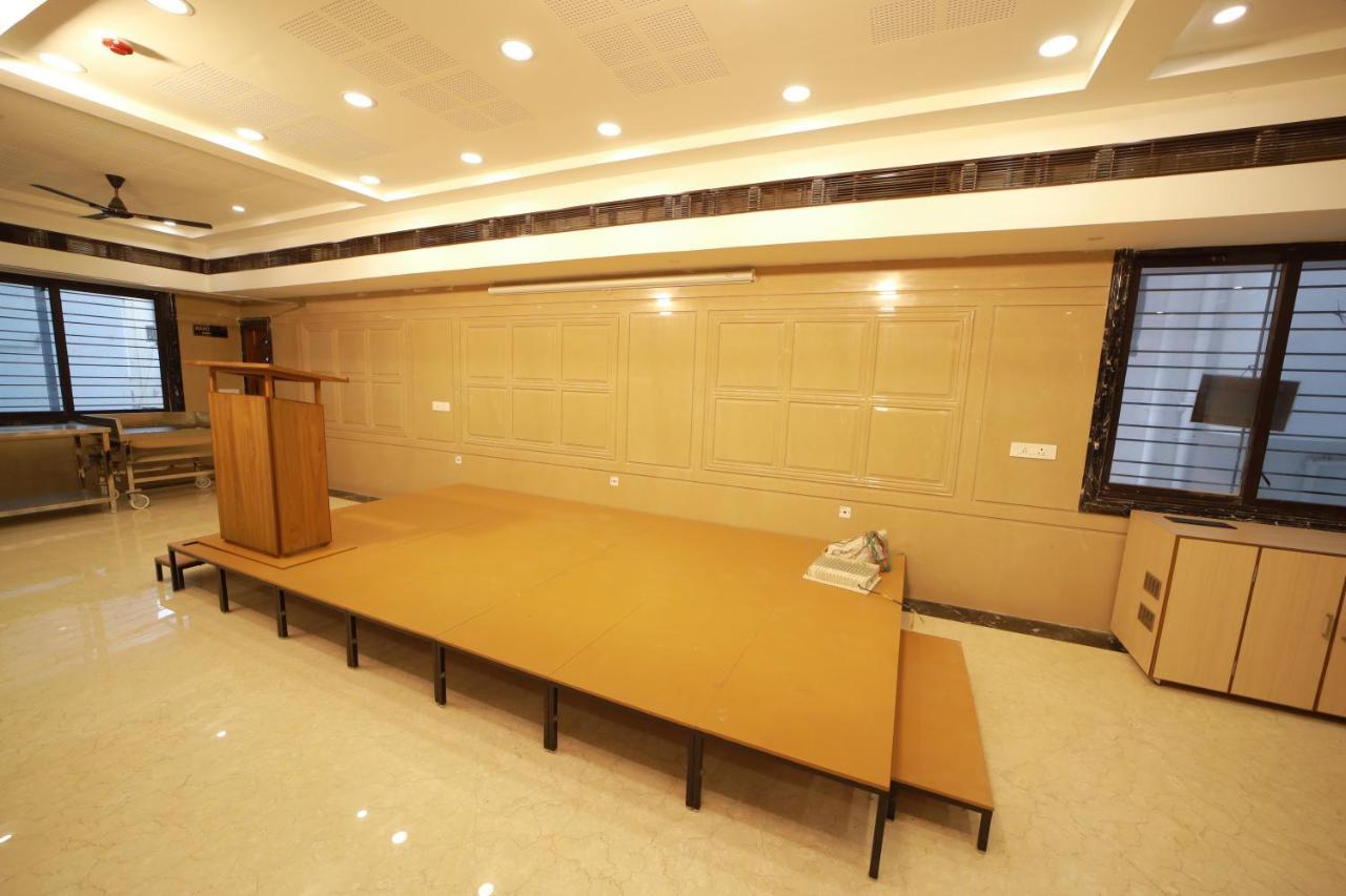 Majestic Hotel Madurai Bagian luar foto