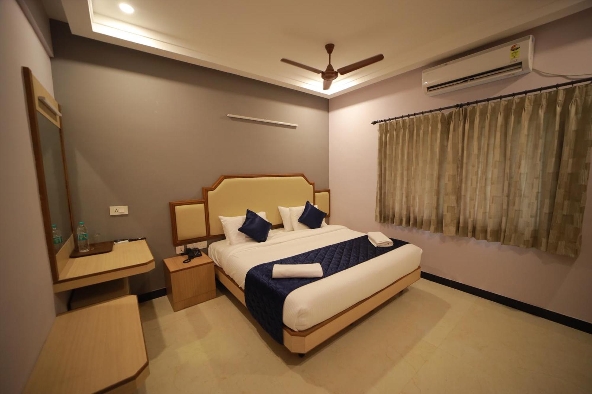 Majestic Hotel Madurai Bagian luar foto